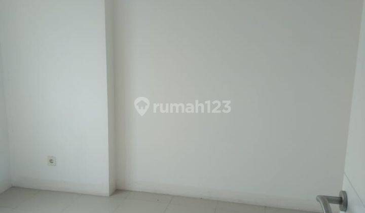 Dijual 2 Kamar Tidur Apartemen Bassura City Baru Unfurnished, SHM Kosongan Murah View Pool 1