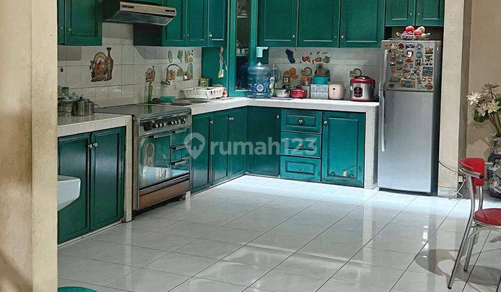 Rumah 2.5 Lantai Taman Ratu 2