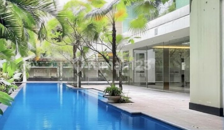 For Rent Rumah Bergaya Modern (Baru Renovasi dan Hook) dengan Spacious Swimming Pool di Keb. Baru, Jaksel