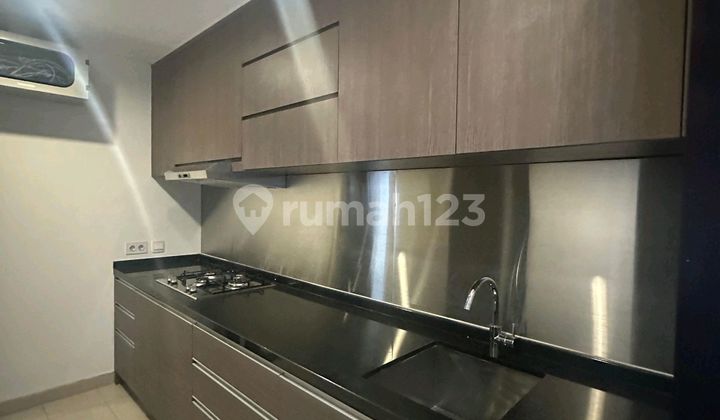 Rental Unit 4 Bedroom With Spacious Living Room 2