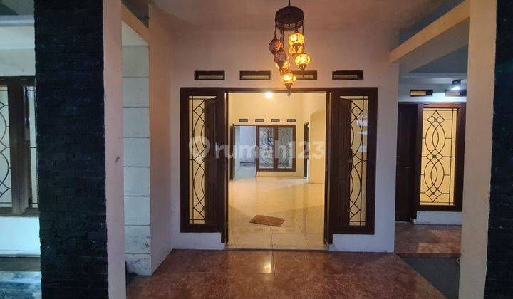  Rumah Unfurnished Bagus SHM - Sertifikat Hak Milik di BSD City 2