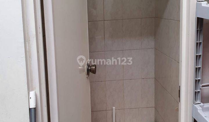  Rumah Unfurnished Bagus Shm - Sertifikat Hak Milik di Graha Raya 2