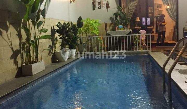 Rumah Dengan Privat Pool 2 Lantai Di Graha Raya Rumah Dengan Privat Pool 2 Lantai Di Graha Raya