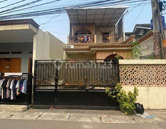 Dijual Rumah Siap Huni 2 Lantai Non Cluster di Area Graha Raya 1