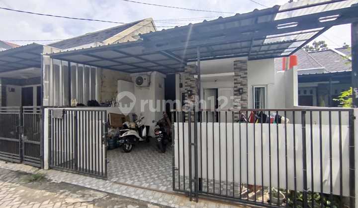 Minimalist House Attached Graha Raya Strategic Location 2
