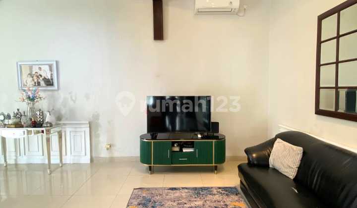 Luxury 2.5-Story House Hook Position in Sector 9 Bintaro Jaya 2