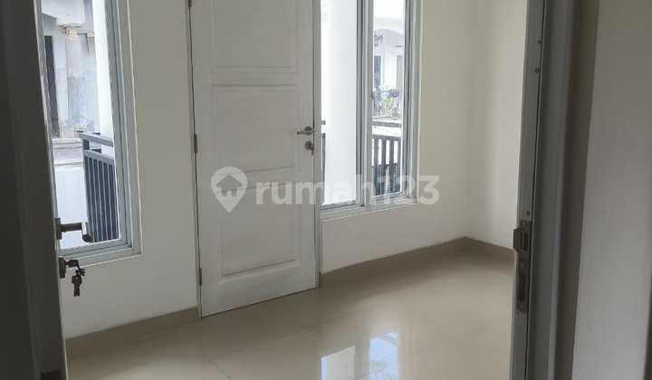 2-Story House Classic Design Location Near Graha Raya Bintaro 2-Story House Classic Design Location Near Graha Raya Bintaro