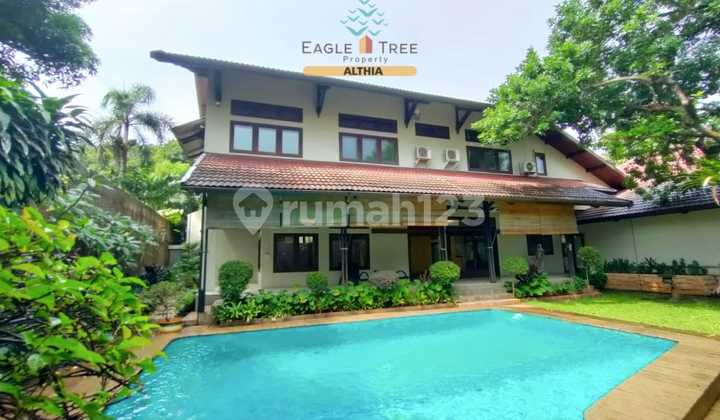 Ready-to-Occupy Well-Maintained Strategic Private Pool South Jakarta