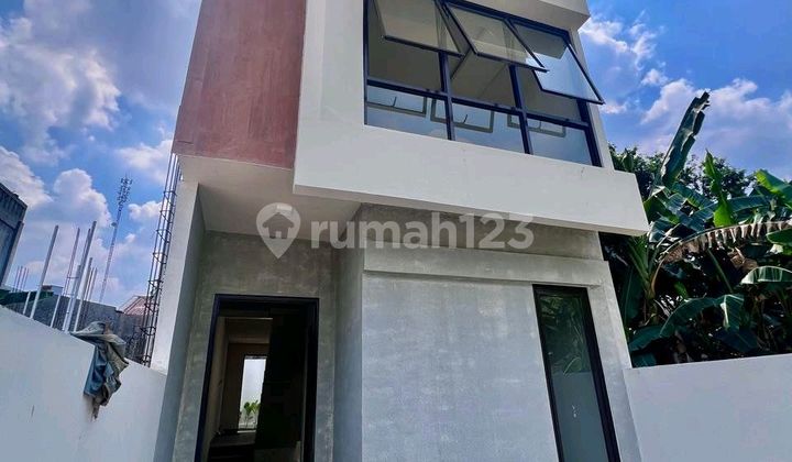 Unique and Attractive Two-Story Split Level House in Jatiasih Unique and Attractive Two-Story Split Level House in Jatiasih