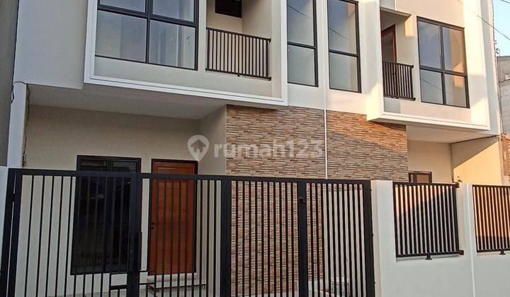 Rumah 2 Lantai Full Bata Merah, di Kodau Jatiwarna, Bekasi 1