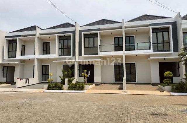 Rumah Townhouse Modern Minimalis di Jatisampurna Cibubur, Bekasi 1