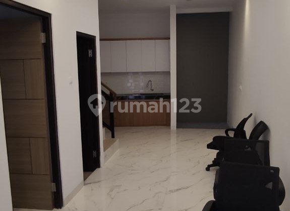 3-Story Super Strategic Affordable House in Matraman, East Jakarta 2