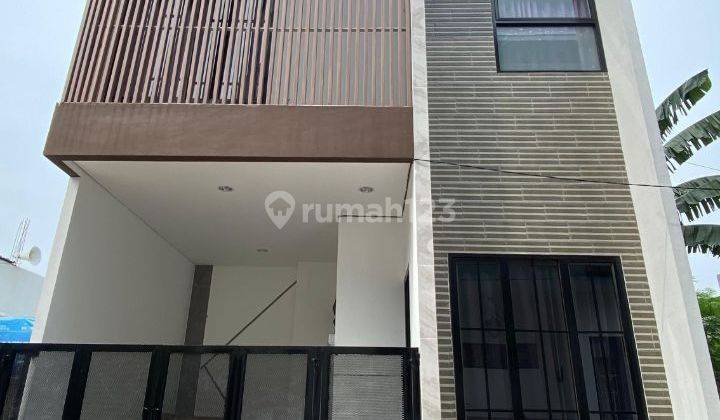 Rumah 2 Lantai Strategis Murah Di Matraman Jakarta Timur  1