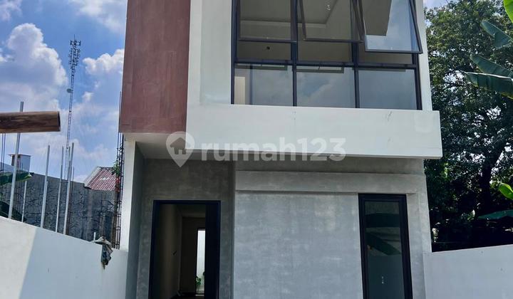 Unique and Attractive Two-Story Split Level House in Jatiasih Unique and Attractive Two-Story Split Level House in Jatiasih