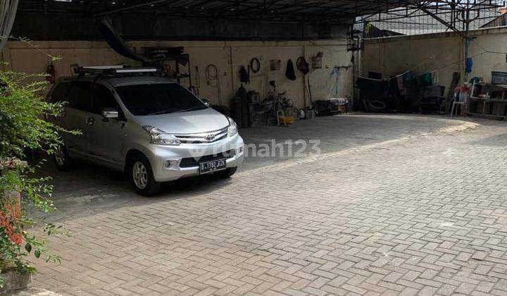 Showroom Lokasi Strategis Dijual Di Jalan Raya Bekasi  1