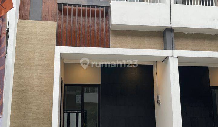 Rumah 2 Lantai Dekat Pasar Modern Bsd 1