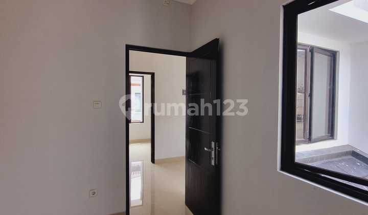 Rumah Cantik Lokasi Strategis Ready Siap Huni 2
