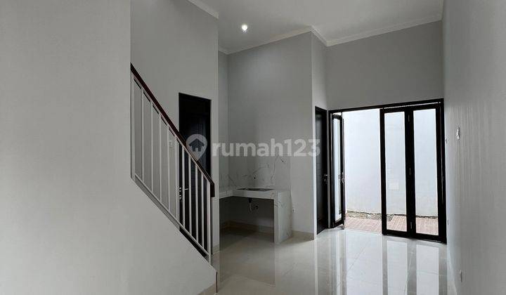 Rumah Modern Dekat Stasiun Rawabuntu 1