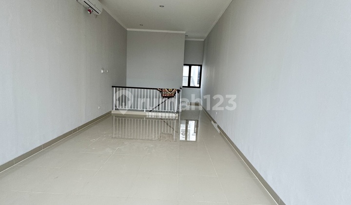 Roadside Shop House Ready for Business and Office Use 2