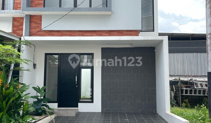 Rumah Cantik Lokasi Strategis Ready Siap Huni
