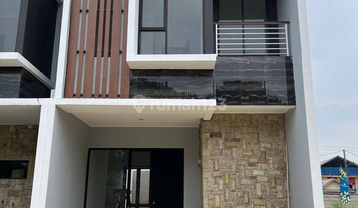 Rumah 2 Lantai Pinggir Jalan 1