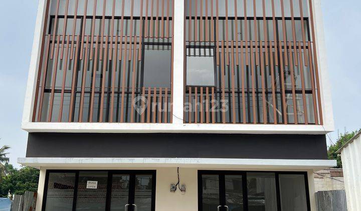 Ruko 2 Lantai Di Jalan Utama  1