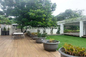 Komplek Bulog Jatiwarna Bekasi. Rumah Mewah 2 Lt, Swimming Pool. 2