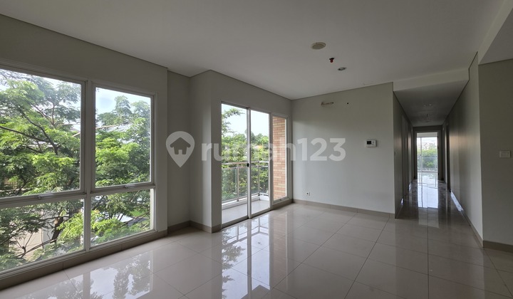 Primrose Condovilla Summarecon Bekasi. Aptm 4+1Br, Hoek,View Danau