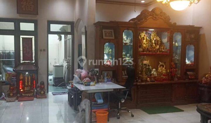 Rumah di Walet Indah Pik 1 Jakarta Utara Dijual Bergaya Clasic 2