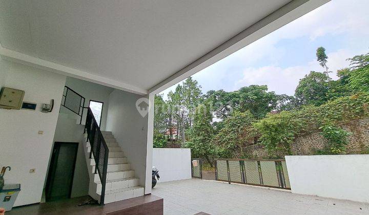 Dijual Rumah 2lt. Siap Huni Nyaman di Setra Duta, Bandung Utara 1