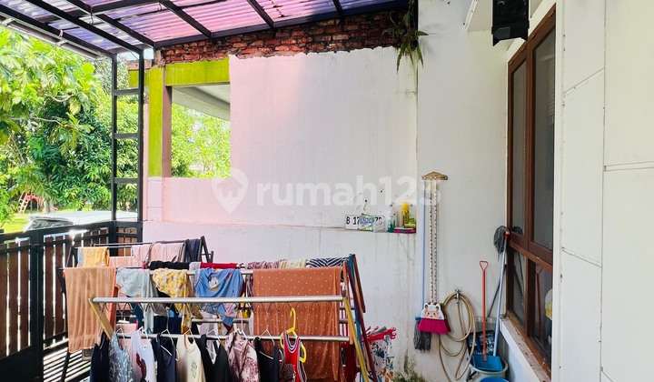 garasi/carport  rumah bagus dalam cluster di