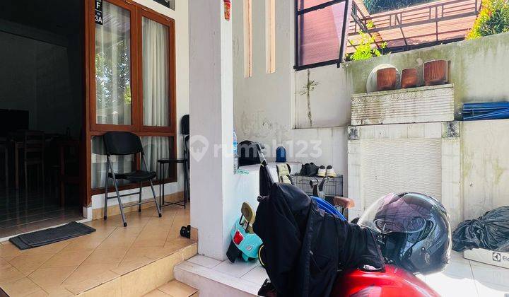 garasi/carport  rumah bagus dalam cluster di