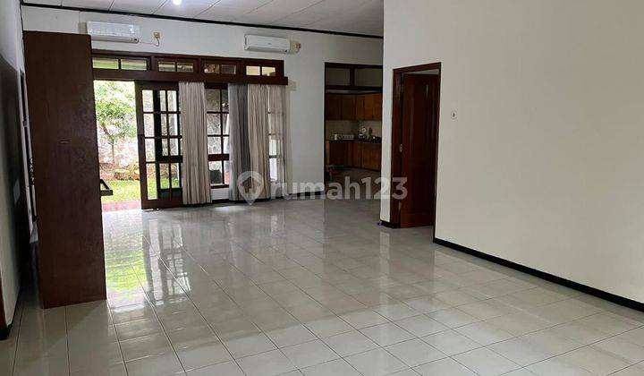 Rumah Mewah Baru Renovasi di Lokasi Strategis 2