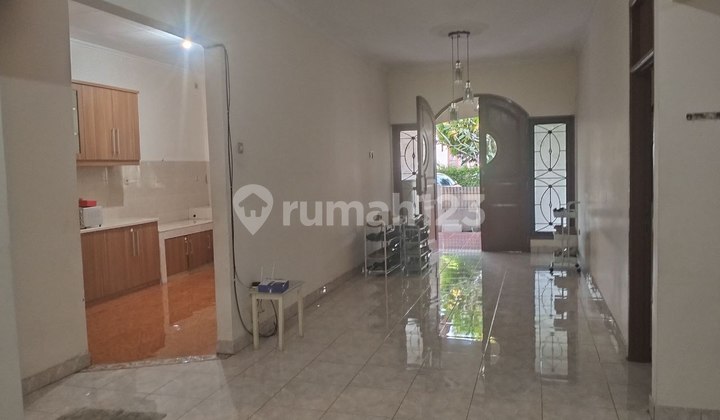 Rumah Semi Furnished di Kemang Pratama, Bekasi  2