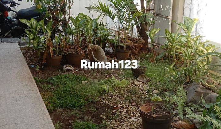 *Rumah 2 Lantai dalam Komplek di Cipinang Jaya, Jakarta Timur* 2