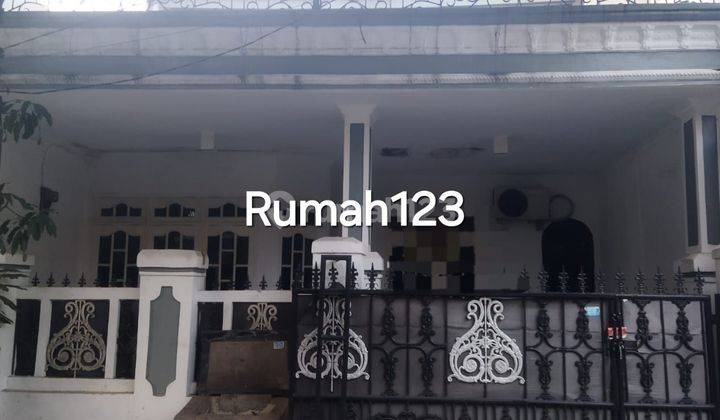 Rumah 2 Lantai, Sangat Strategis Di Perumahan Titian Indah, Bks 1