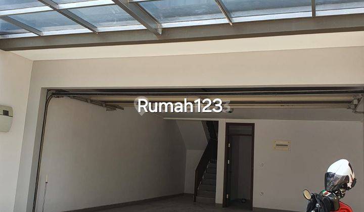 *rumah 3 Lantai Dalam Cluster Di Golf Island, Jakarta Utara* 2