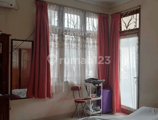 kamar tidur rumah strategis bukit bogor raya