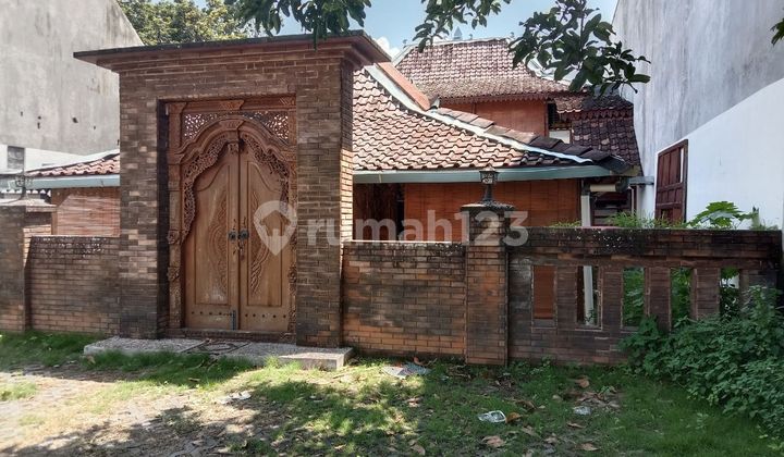 Classic Jogja restaurant for rent in front of JEC Jogja. SUPER STRATEGIC!!