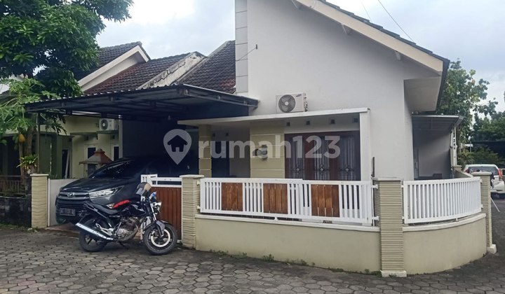 Rumah Cantik Dkt Resto Pringsewu Mlati Sleman.STRATEGIS SEMI FURNISHED 1