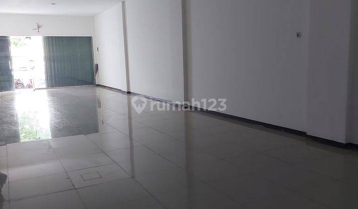 2 Unit Ruko Strategis Siap Pakai Usaha di Jalan Gajah Mada 2