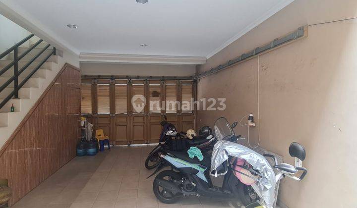 Ruang Usaha Strategis Siap Pakai di Gang Tengah