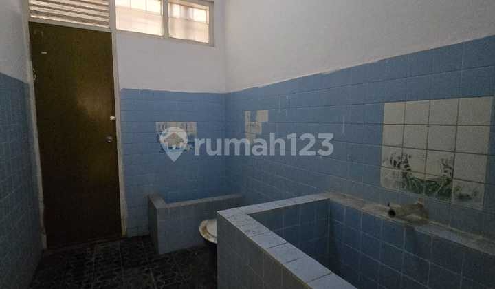 Strategic House Suitable for Living and Business in East Seroja 2