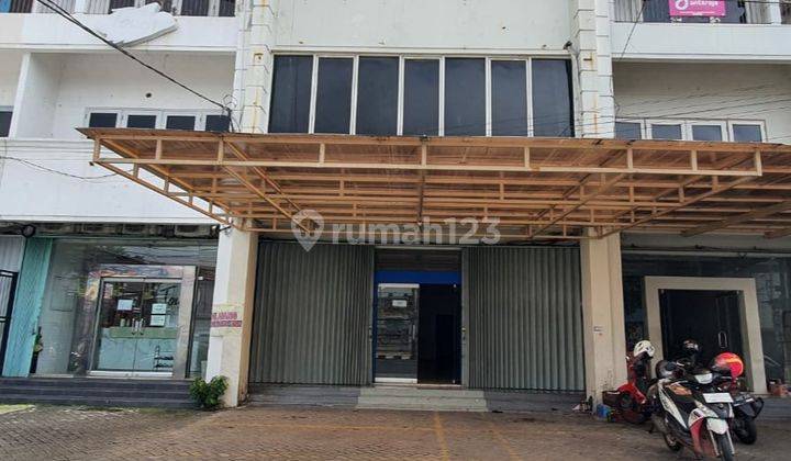 Ruko Strategis 3 Lantai Bagus di Jalan Depok  1