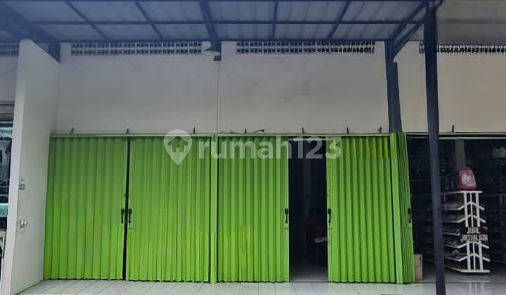 Ready-to-Use Store Good for Selling in Tlogosari Raya 1