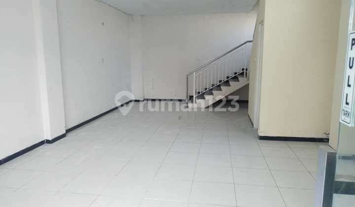 Ruko 3 Lantai Berlokasi Startegis di Jalan Stadion Selatan 2