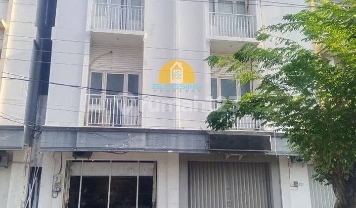 Ruko Premium Tengah Kota Siap Pakai di Jalan Stadion Selatan 1