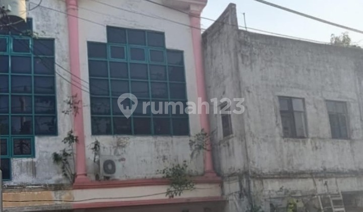 Cool 3-Story Shop House Ready to Use New Building Suitable for Cafe Business in the Old Town.