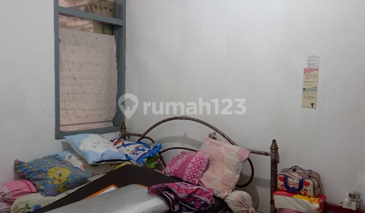 For Sale: 1.5-Story West-Facing House in TKI 1 2