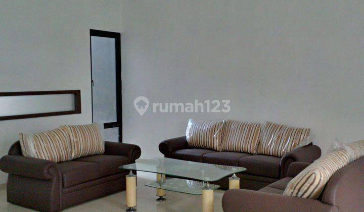 Rumah 2 Lantai semi furnished hadap Timur di Perum Taman Anggrek 1